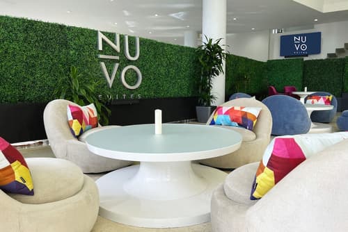 Nuvo Suites Hotel, Lobby sitting area