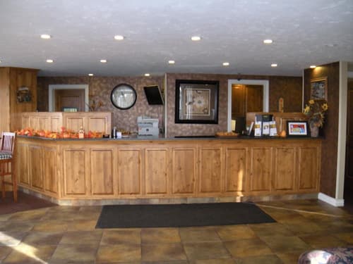Motel West, Lobby