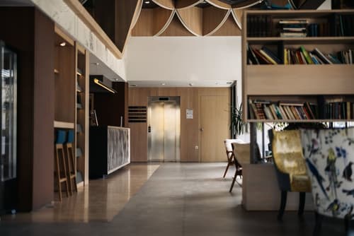 Hotel Nox, Interior entrance