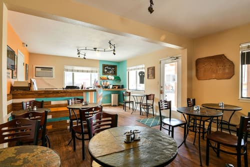 Adventure Inn & Motel, Lobby sitting area