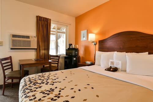 Adventure Inn & Motel, Room