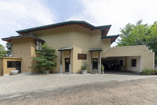 Melheim Kandy Villas, Front of property