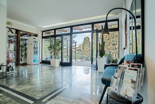 Hotel Boomerang, Reception