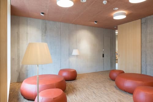 Youth Hostel Saanen-Gstaad, Lobby sitting area