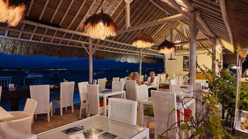 Kura Kura Beach Resort, Dining