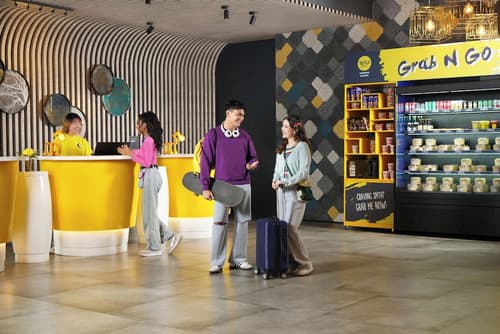 YELLO Hotel Harmoni Jakarta, Reception