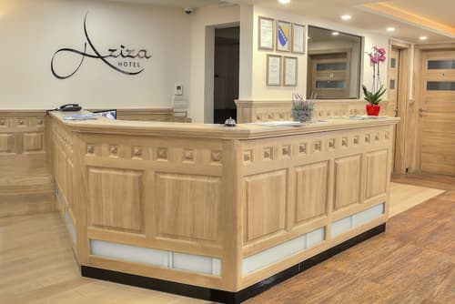 Hotel Aziza, Reception