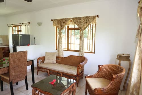 Le surmer self catering chalets, Living area