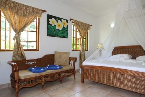 Le surmer self catering chalets, Room