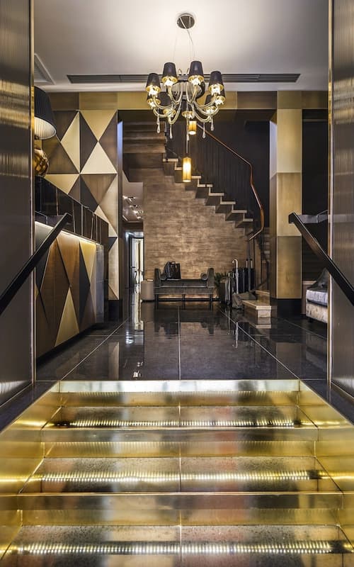 The Venice Times, Interior entrance