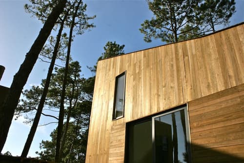 Bukubaki Eco Surf, Room