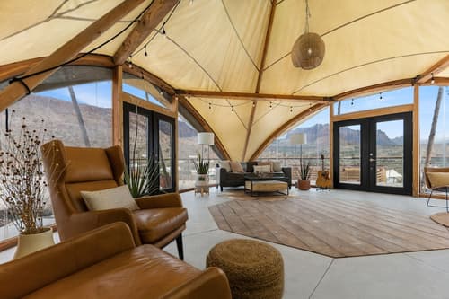 Under Canvas Zion, Lobby sitting area