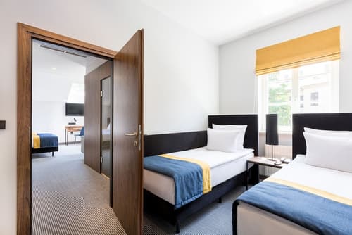 Grand Ascot Hotel, Room