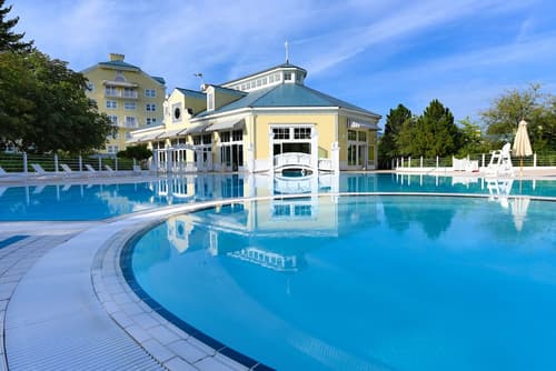 Disney Newport Bay Club, Outdoor pool