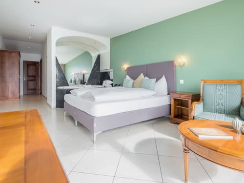 Swiss-Chalet Merlischachen - Romantik Schloss-Hotel am See, Room