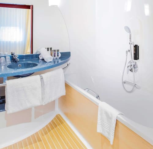 Novotel Suites Geneve Aeroport, Room