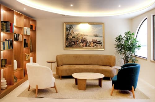 AP Sines, Lobby sitting area