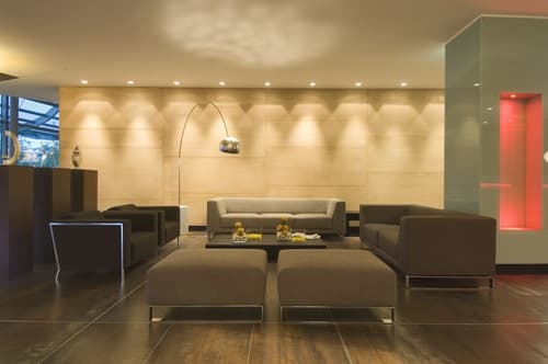 Hotel Cruise, Lobby sitting area