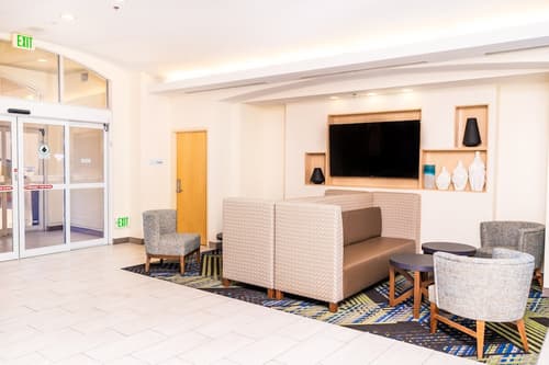 Holiday Inn Express & Suites Las Vegas SW - Spring Valley by IHG, Lobby sitting area