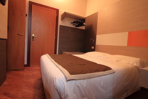 Hotel Metro, Room