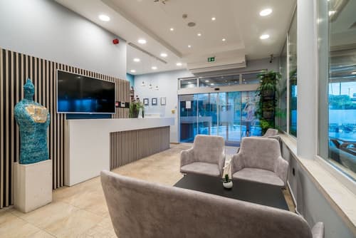 Berkeley Hotel, Reception