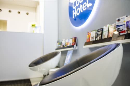 Royal Court Hotel, Reception