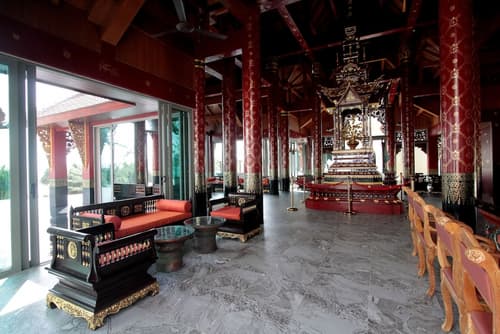 Maikhao Palm Beach Resort, Lobby sitting area