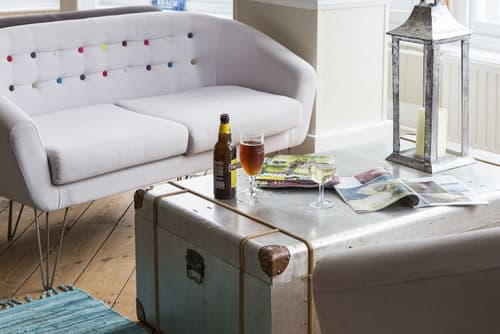 The Beach Hotel, Interior entrance