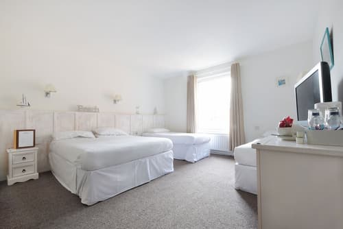 The Beach Hotel, Primary image