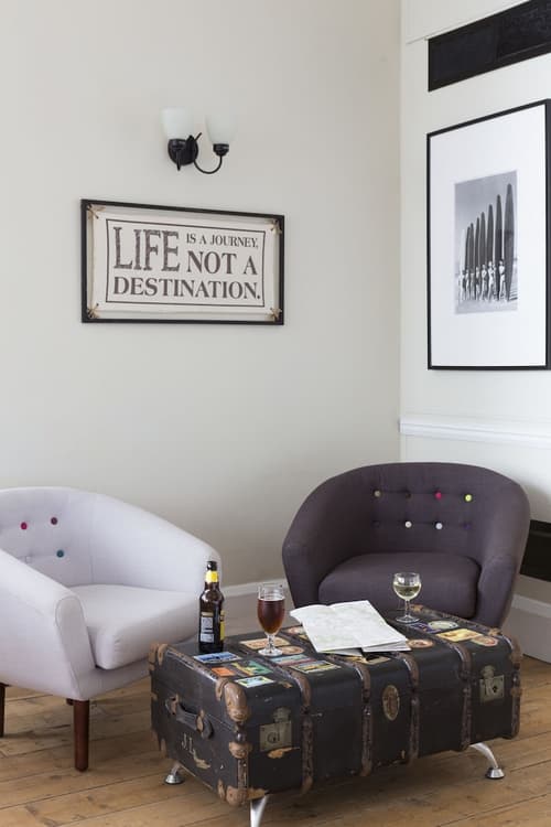 The Beach Hotel, Lobby sitting area