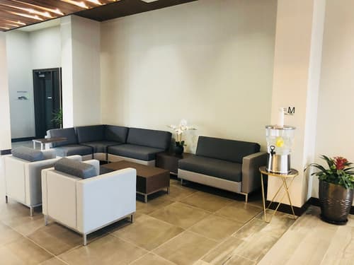 Wingate by Wyndham Kamloops, Lobby sitting area
