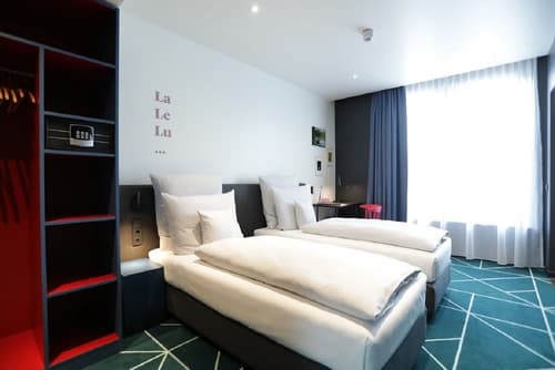 sander Hotel, Primary image