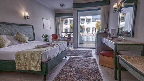 Falcon Hills Hotel, Room