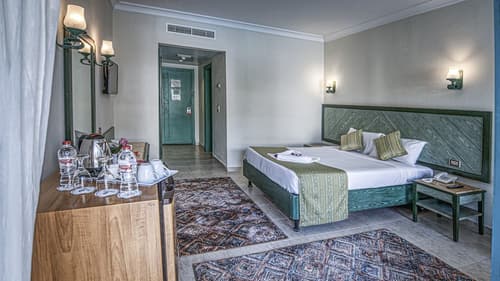 Falcon Hills Hotel, Room