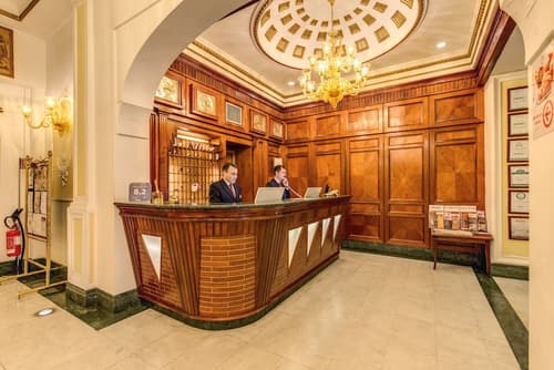 Augusta Lucilla Palace, Reception