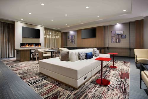 DoubleTree by Hilton Chicago Midway Airport, Lobby