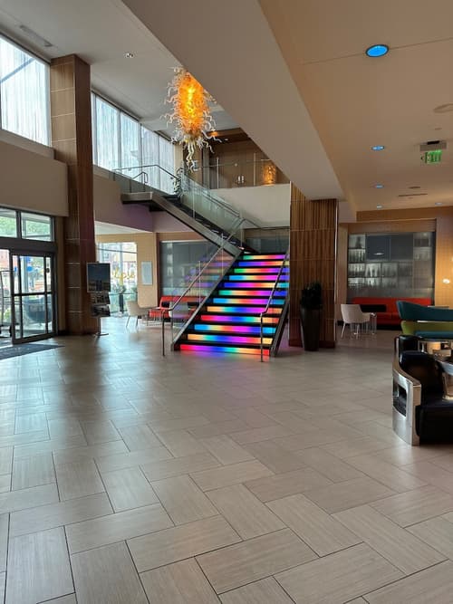 Moonrise Hotel, Lobby