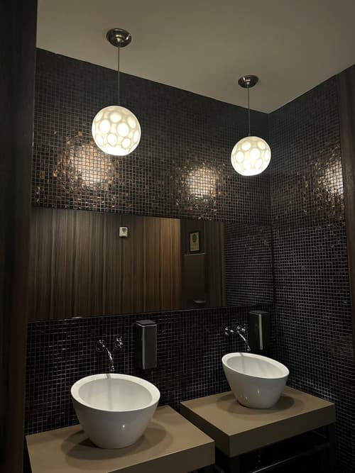 Moonrise Hotel, Lobby