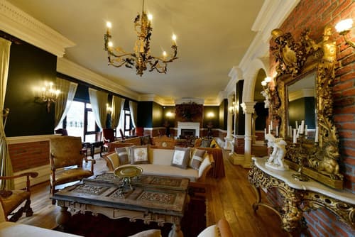 Sacred Mansion, Lobby