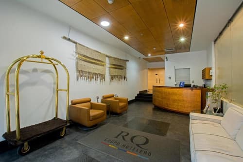 RQ Santiago, Lobby