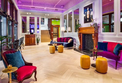 Gladstone House, Lobby sitting area