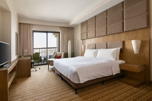 Traders Hotel, Qaryat Al Beri, Room