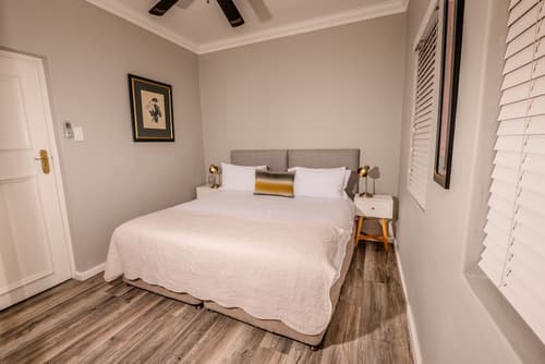 Corner House Residence, Room