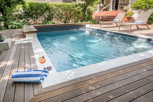 Corner House Residence, Pool