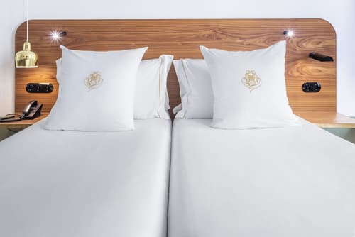 One Shot Aliados Goldsmith, Room