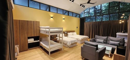 Boulder Valley, Room