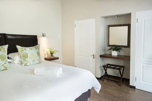 Sandton Slippers, Room