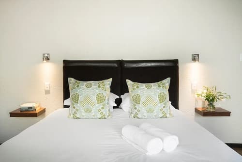 Sandton Slippers, Room