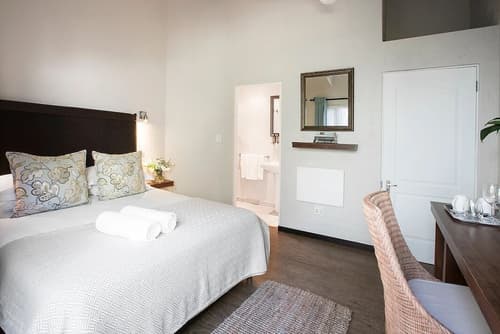 Sandton Slippers, Room