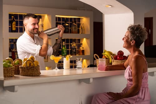 Hotel Tagoo, Food and drink